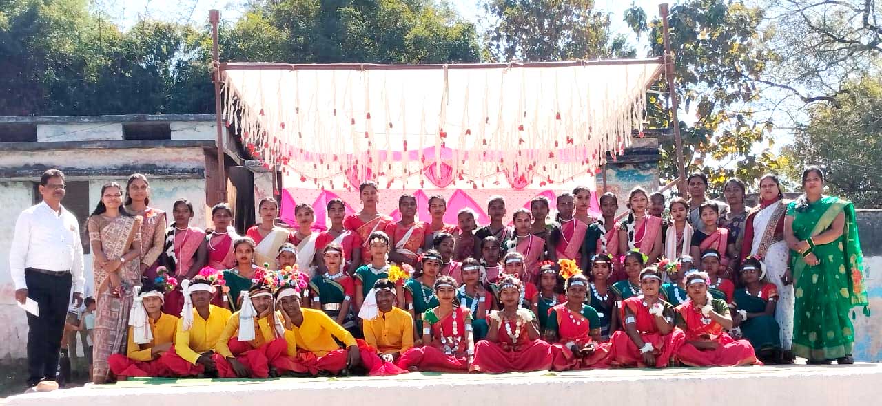 शासकीय उच्चतर माध्यमिक विद्यालय कुड़ुमकेला में हषोल्लास के साथ मनाया गया गणतंत्र दिवस