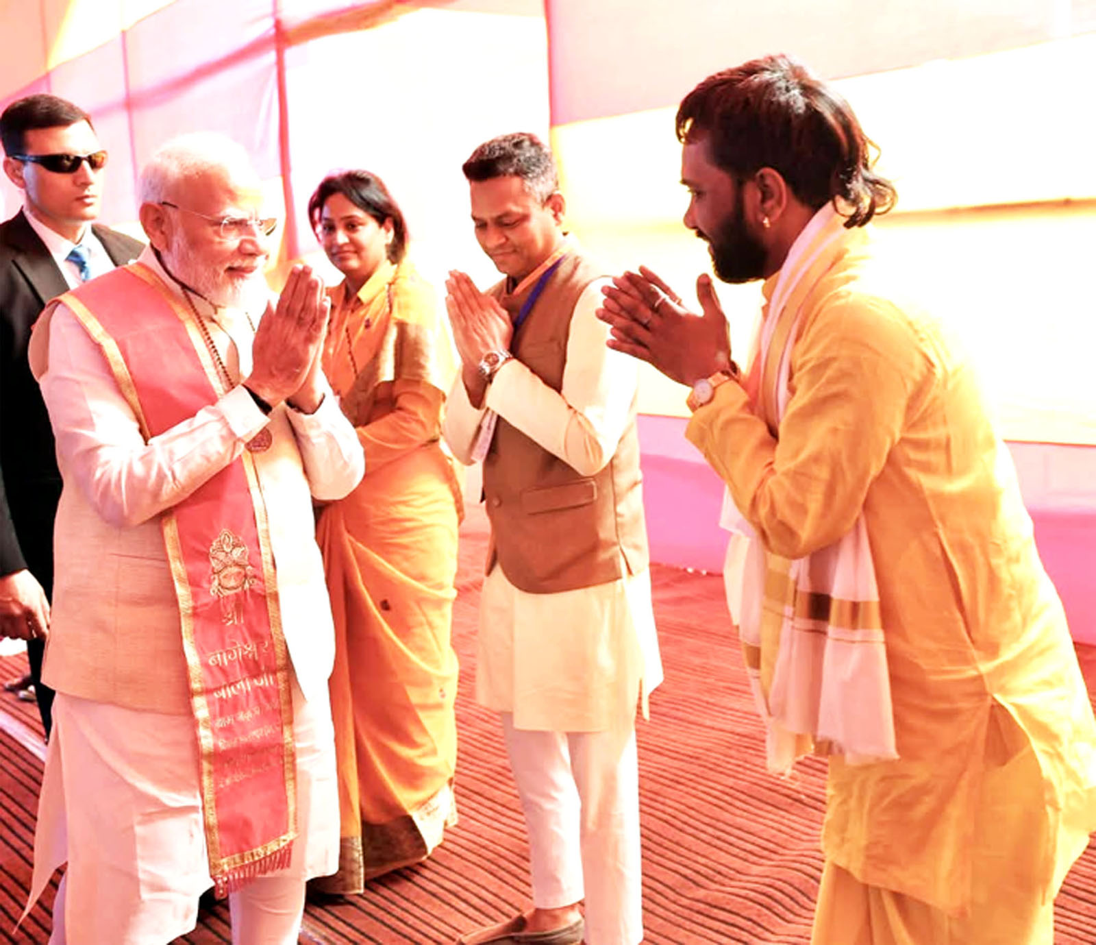युवा समाज सेवी बसंत अग्रवाल ने बागेश्वर धाम में किया प्रधानमंत्री मोदी का स्वागत