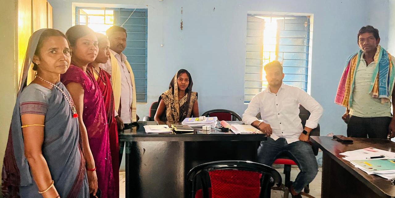 पतरापाली ग्राम पंचायत को मिली नई दिशा, निर्विरोध चुनी गई महिला सरपंच आसमती राठिया ने विधिवत संभाला पदभार पतरापाली ग्राम पंचायत को मिली नई दिशा, निर्विरोध चुनी गई महिला सरपंच आसमती राठिया ने विधिवत संभाला पदभार