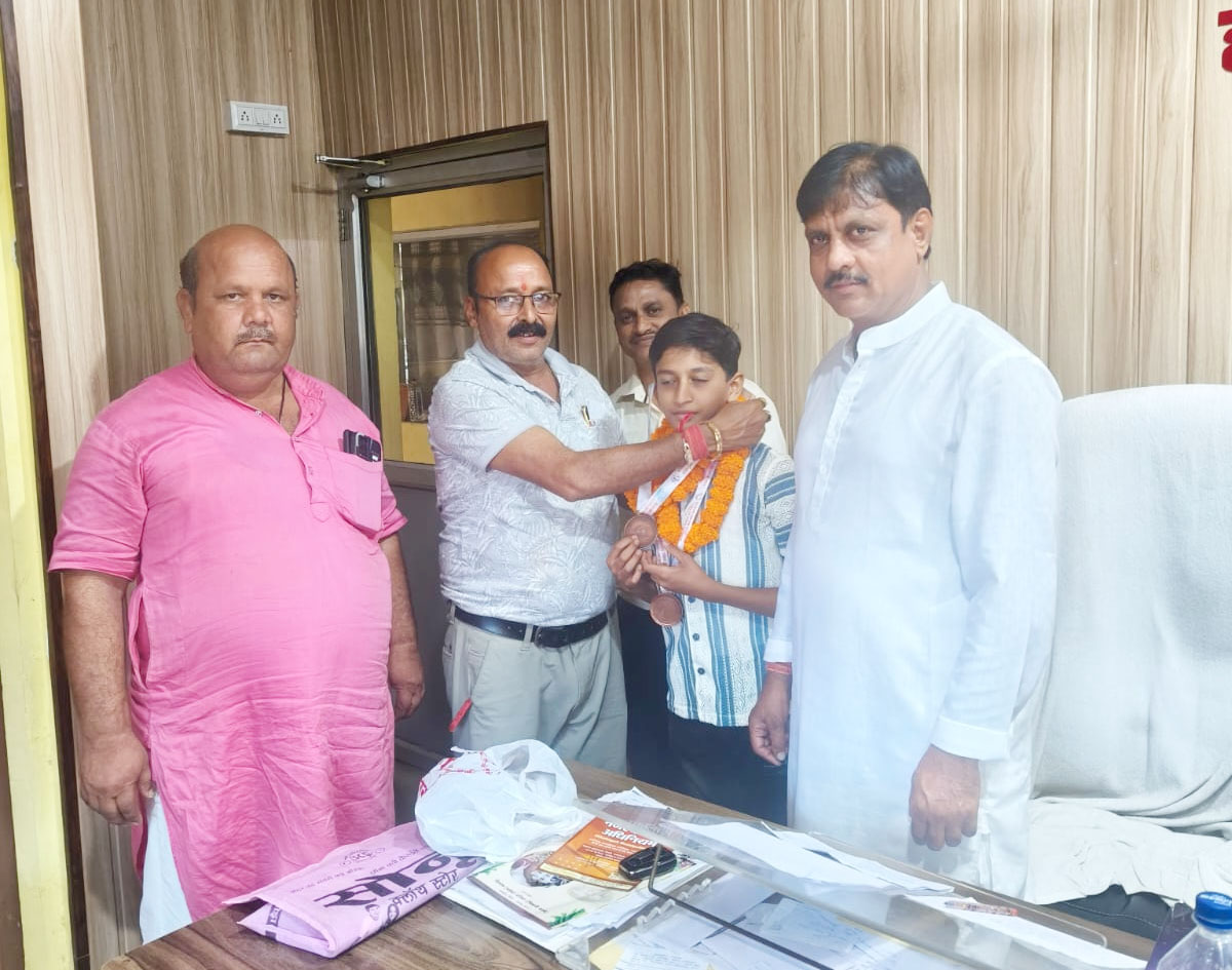 स्टेट लेवल डेट ताइक्वांडो प्रतियोगिता में ब्रॉन्ज मेडल विजेता ऋषभ सिंह का हुआ सम्मान