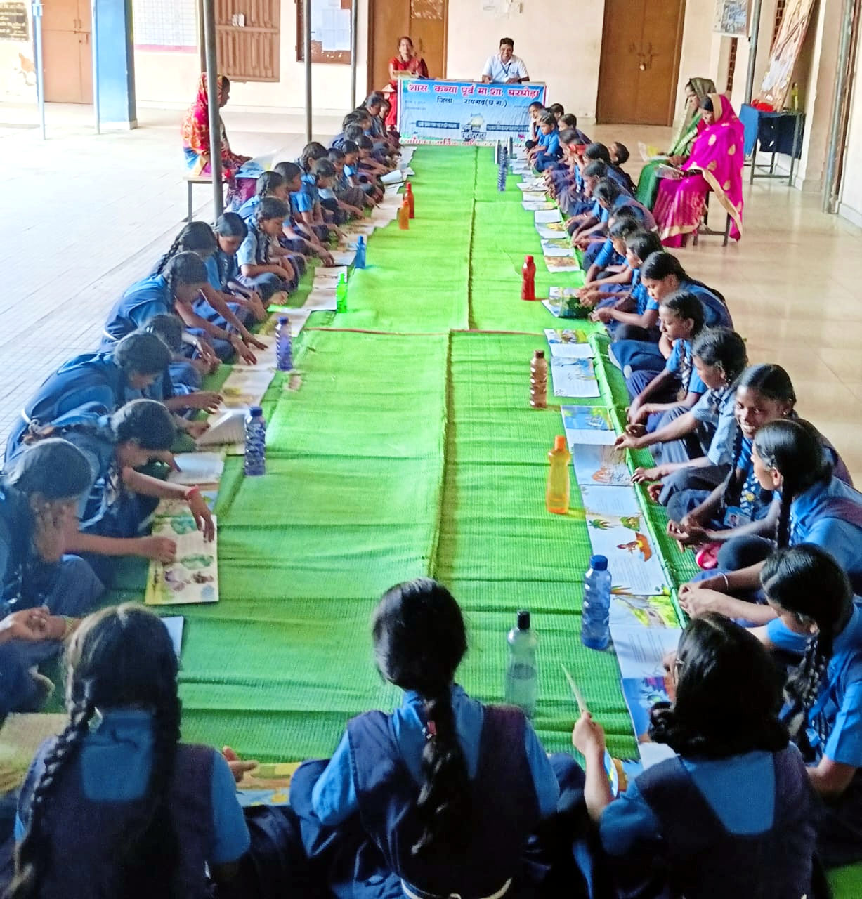 छत्तीसगढ़ रजत जयंती पर कन्या शाला घरघोड़ा में “सामूहिक पुस्तक वाचन” का आयाेजन