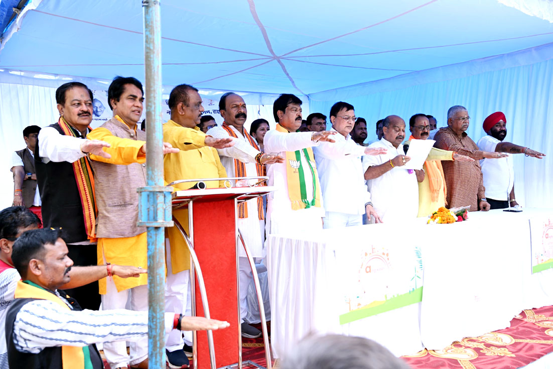 पं.दीनदयाल उपाध्याय की जयंती पर माल्यार्पण कर अर्पित की पुष्पांजलि