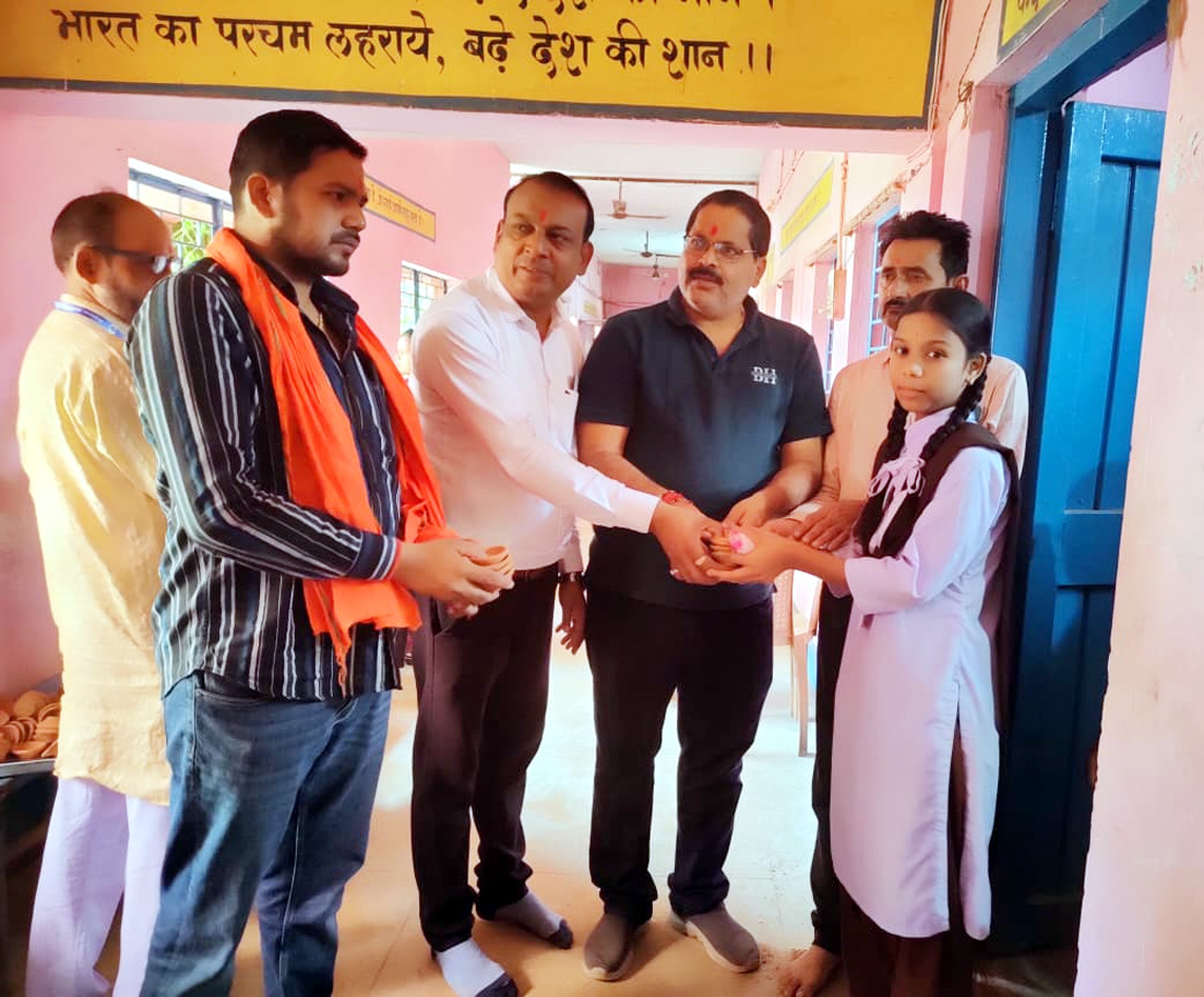 सशिमं में हुआ दीप वितरण कार्यक्रम, कुम्हारों का किया गया सम्मान