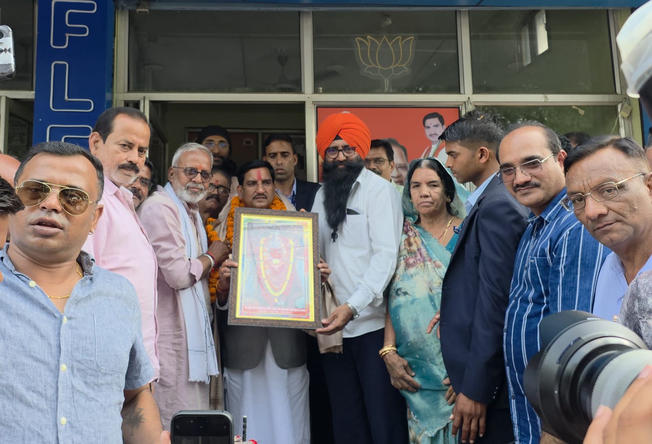 केंद्रीय राज्य मंत्री तोखन साहू का जन्मदिन धूमधाम से मनाया गया
