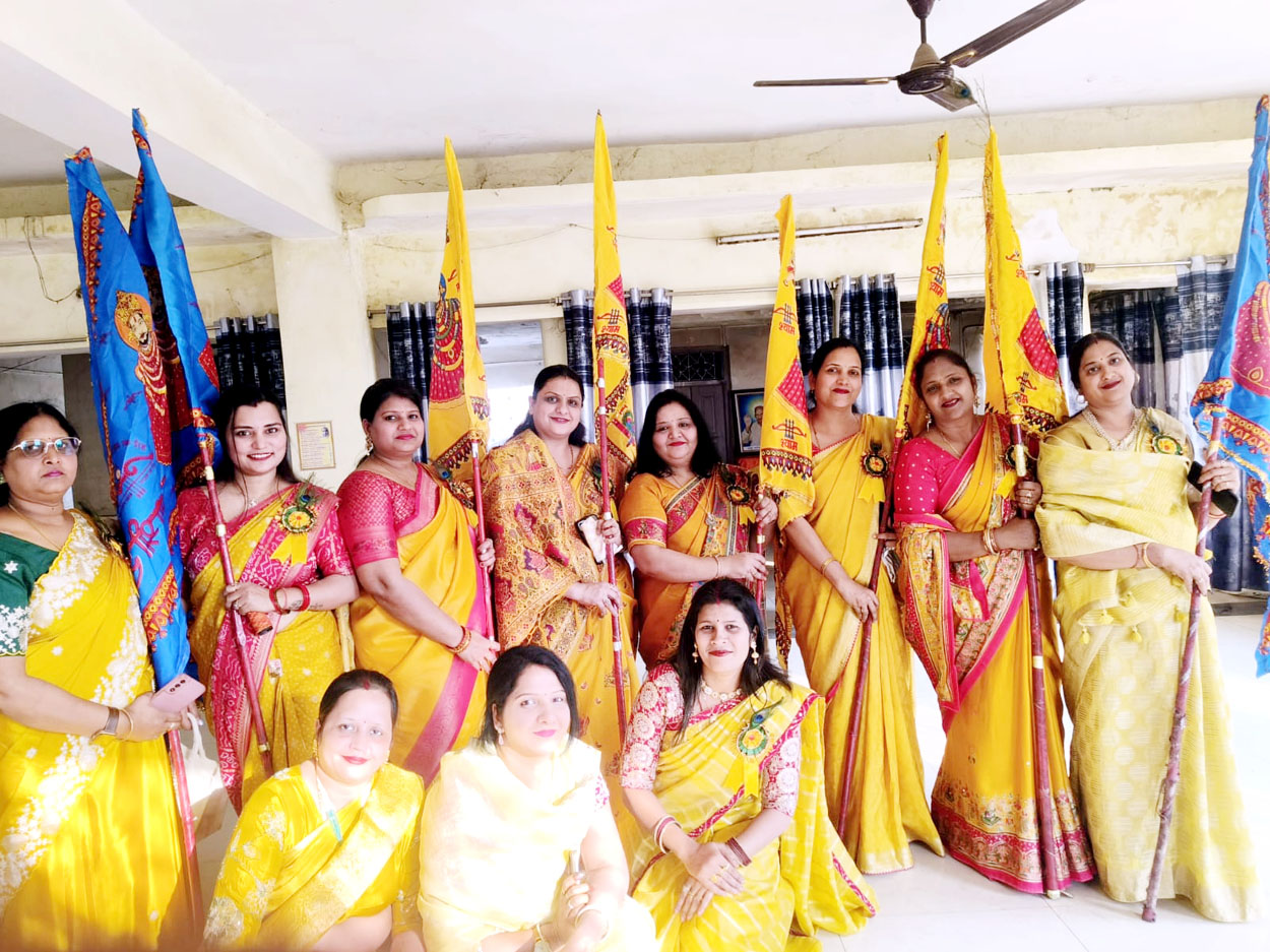 घरघोड़ा में अखिल भारतीय मारवाड़ी महिला समिति द्वारा भव्य श्याम निशान यात्रा का आयोजन