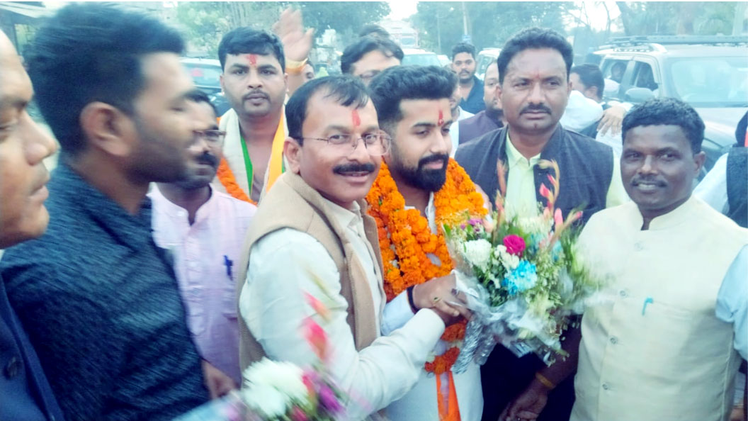 भाजपा युवा मोर्चा के नवनियुक्त जिला अध्यक्ष के प्रथम आगमन पर कुनकुरी ग्रामीण मंडल ने किया भव्य स्वागत