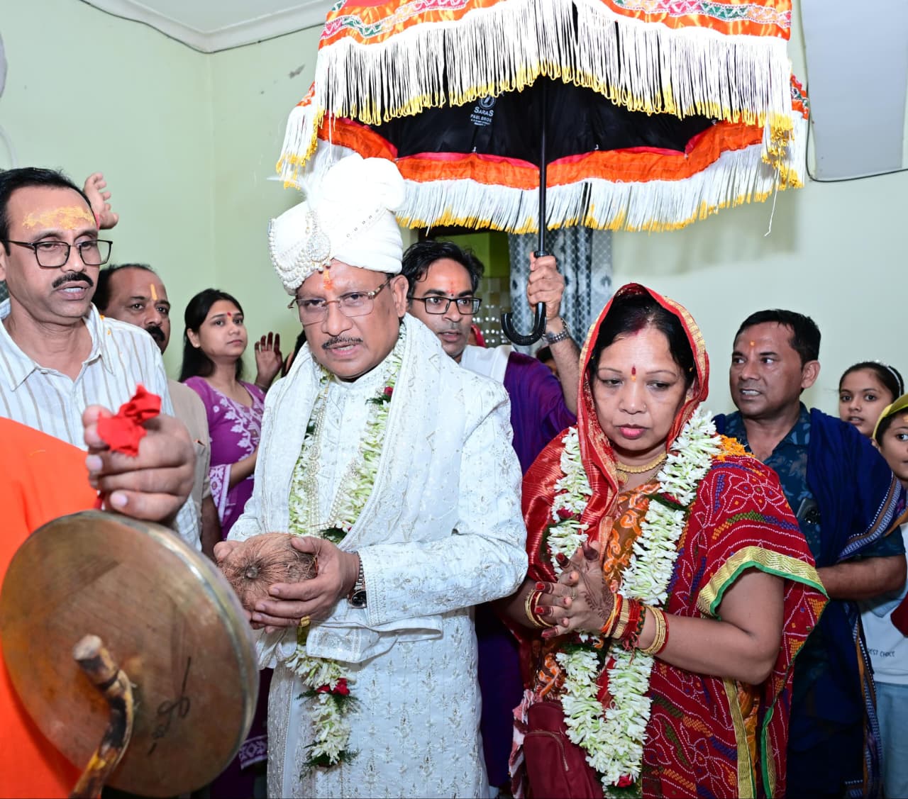 रायपुर : मुख्यमंत्री श्री विष्णुदेव साय ने दोकड़ा की ऐतिहासिक रथयात्रा में निभाई गजपति महाराजा की परंपरा : भगवान श्री जगन्नाथ का रथ खींचकर प्रदेशवासियों के सुख, समृद्धि और खुशहाली की कामना की रायपुर : मुख्यमंत्री श्री विष्णुदेव साय ने दोकड़ा की ऐतिहासिक रथयात्रा में निभाई गजपति महाराजा की परंपरा : भगवान श्री जगन्नाथ का रथ खींचकर प्रदेशवासियों के सुख, समृद्धि और खुशहाली की कामना की