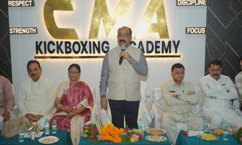 रायपुर : राष्ट्रीय किकबॉक्सिंग प्रतियोगिता में पदक विजेता खिलाड़ियों का सम्मान