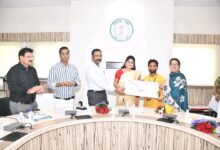 रायपुर : कलाकारों और साहित्यकारों के सम्मान-संवर्धन की दिशा में बड़ा कदम, संस्कृति विभाग ने वितरित किए सहायता एवं छात्रवृत्ति राशि के चेक