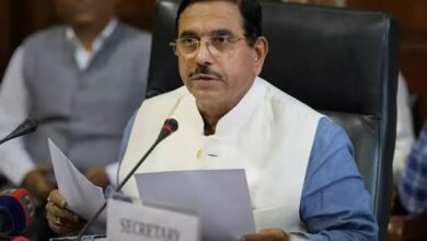 प्रह्लाद जोशी को मिला शिक्षा मंत्रालय का अतिरिक्त प्रभार
