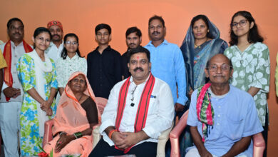 तीन बहनों ने एक साथ पास की नीट परीक्षा, उप मुख्यमंत्री श्री विजय शर्मा ने घर पहुंचकर दी बधाई