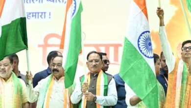 रायपुर : मुख्यमंत्री श्री विष्णु देव साय ने हाथ में तिरंगा थामकर किया भव्य तिरंगा यात्रा का नेतृत्व रायपुर : मुख्यमंत्री श्री विष्णु देव साय ने हाथ में तिरंगा थामकर किया भव्य तिरंगा यात्रा का नेतृत्व