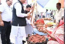 मिट्टी के दीये से बड़ा संदेश: CM साय ने मीरा से खरीदारी कर बढ़ाया स्वावलंबन का हौसला