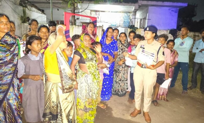 गोमची-बेंदरी में साइबर जागृति अभियान, 250 महिलाओं व छात्राओं को दी साइबर सुरक्षा की जानकारी