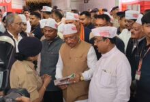 सड़क सुरक्षा संकल्प अभियान के तहत  माननीय मुख्यमंत्री श्री विष्णु देव साय जी ने सड़क सुरक्षा संकल्प पोस्टर पर हस्ताक्षर कर  सुरक्षित यातायात का संकल्प लिया