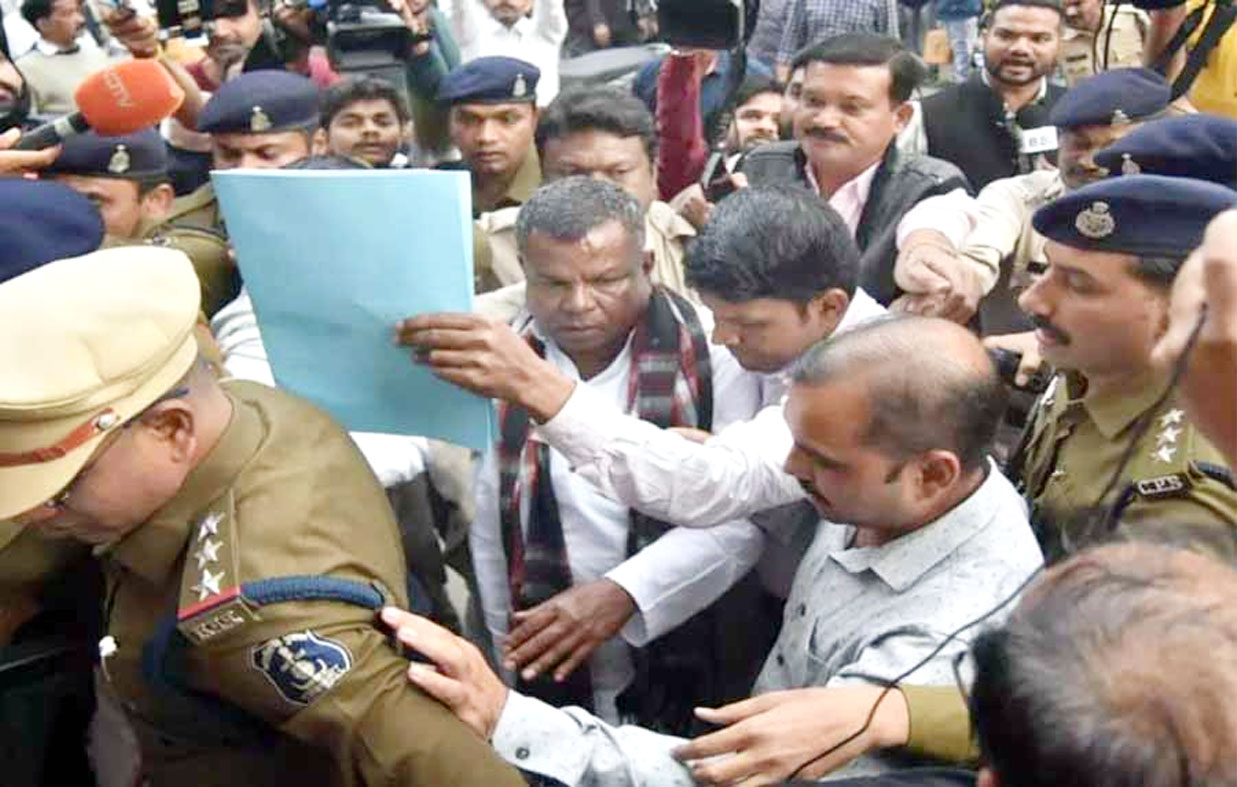 छत्‍तीसगढ़ शराब घोटाला : पूर्व मंत्री लखमा गिरफ्तार,  भेजे गए सात दिन की रिमांड पर