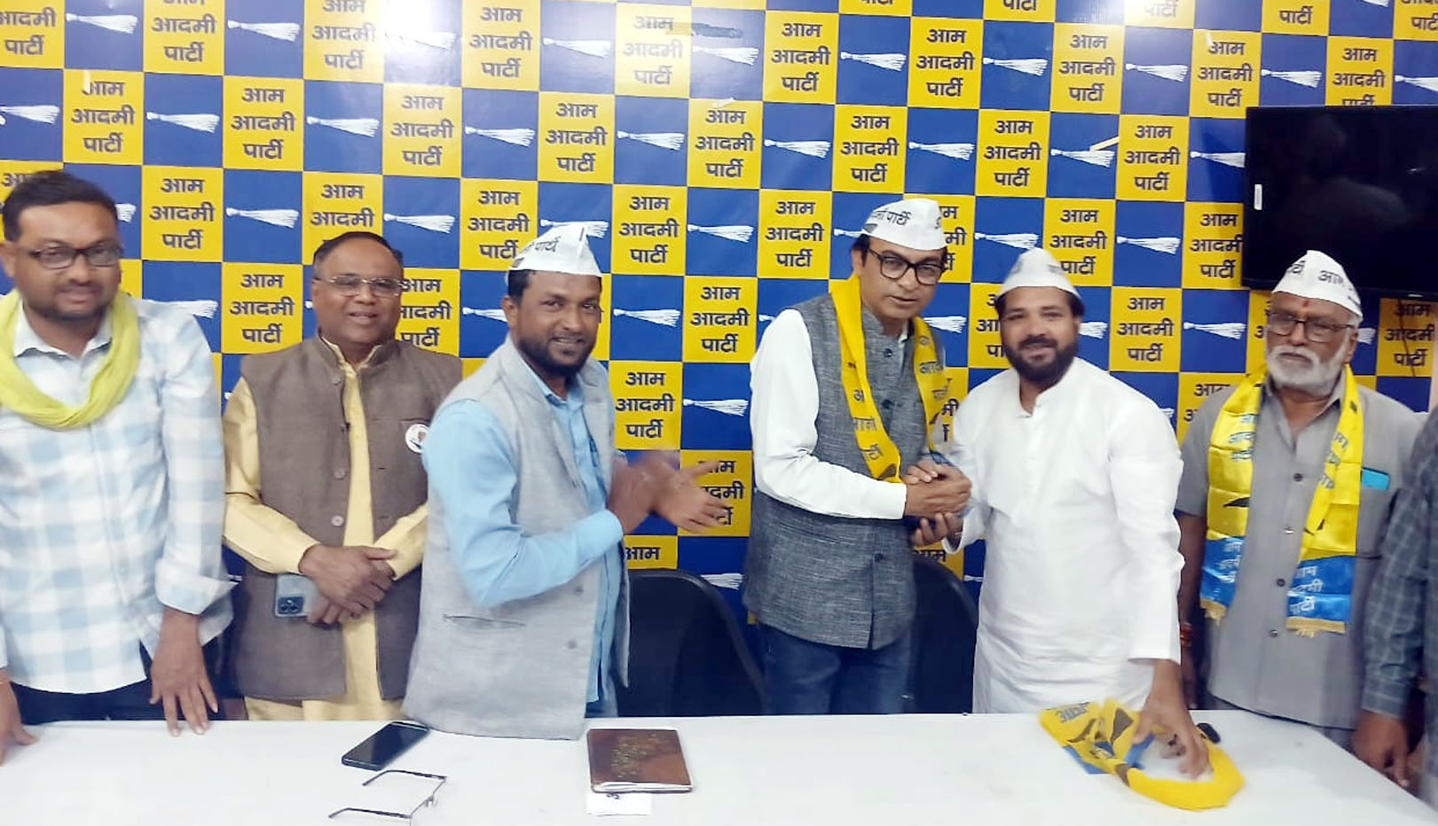 दिग्गज कांग्रेसी नेता और तीन बार के पार्षद समीर अख्तर AAP में शामिल