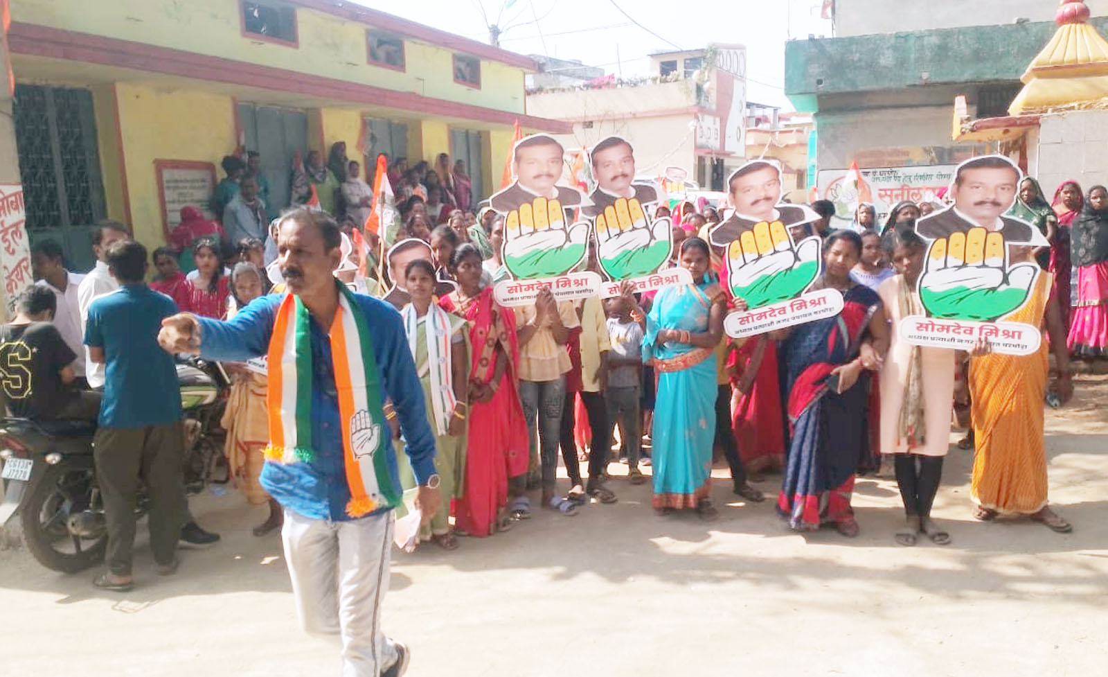 घरघोड़ा नगर पंचायत : कांग्रेस प्रत्याशी सोमदेव ने सघन जनसंपर्क कर क्षेत्र में बनाया जबरदस्त माहौल घरघोड़ा नगर पंचायत : कांग्रेस प्रत्याशी सोमदेव ने सघन जनसंपर्क कर क्षेत्र में बनाया जबरदस्त माहौल