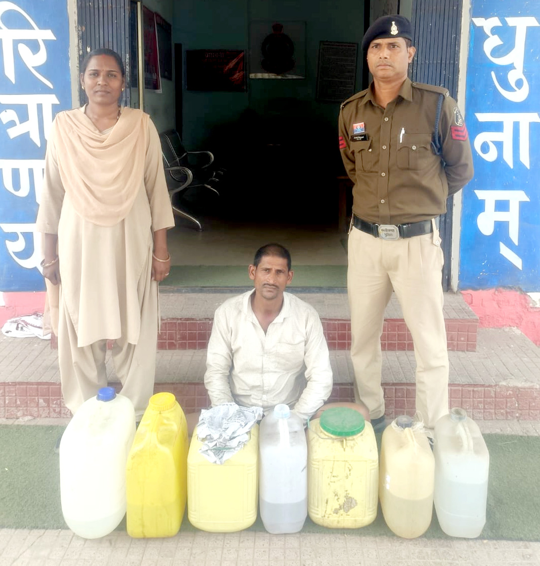 अवैध शराब बिक्री पर घरघोड़ा पुलिस की बड़ी कार्रवाई, 107 लीटर महुआ शराब जब्त