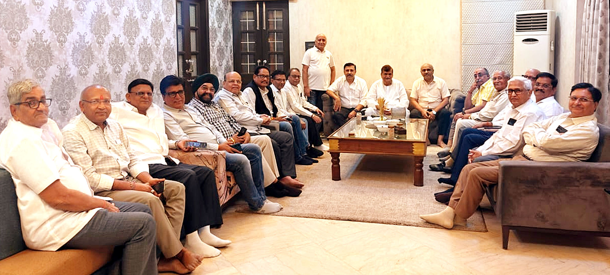 ‘जय व्यापार पैनल’ : संरक्षक महेन्द्र धाडीवाल के निवास पर जय व्यापार पैनल पदाधिकारियों की हुई बैठक