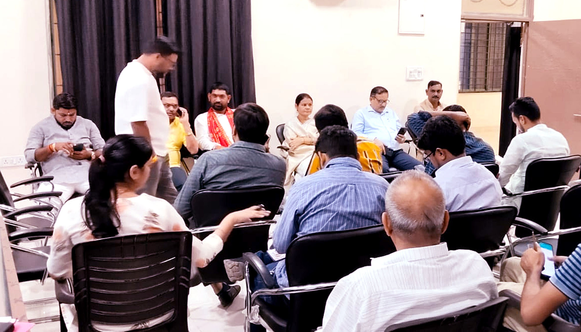 जोन-6 के नवनिर्वाचित पार्षदों से जोन कमिश्नर ने परिचयात्मक बैठक कर दी कार्यप्रणाली की जानकारी