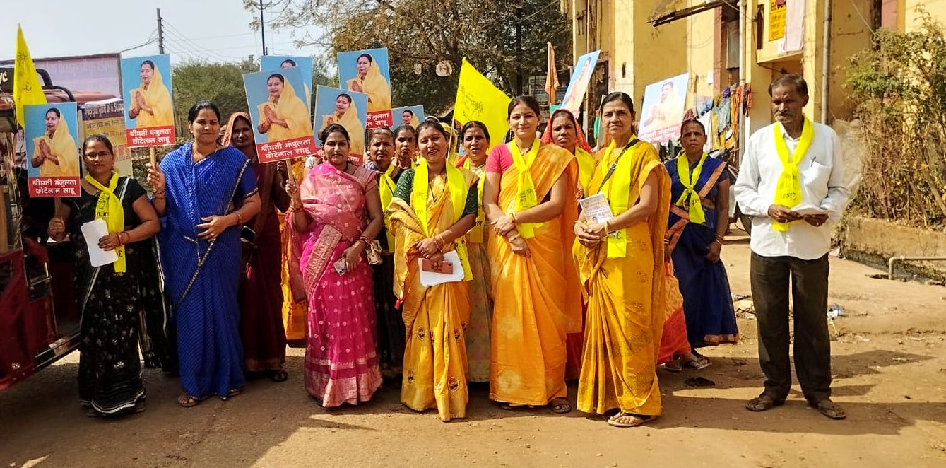 निर्दलीय पार्षद प्रत्याशी मंजूलता साहू ने किया धुंआधार जनसंपर्क, वार्ड 54 में बनी त्रिकोणीय मुकाबले की स्थिति निर्दलीय पार्षद प्रत्याशी मंजूलता साहू ने किया धुंआधार जनसंपर्क, वार्ड 54 में बनी त्रिकोणीय मुकाबले की स्थिति