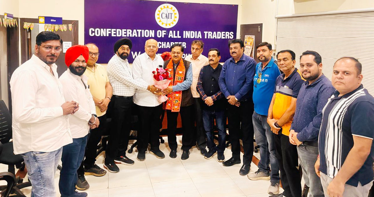 नव निर्वाचित पार्षद अमर गिदवानी का कैट प्रतिनिधि मंडल ने साल व श्रीफल से किया स्वागत