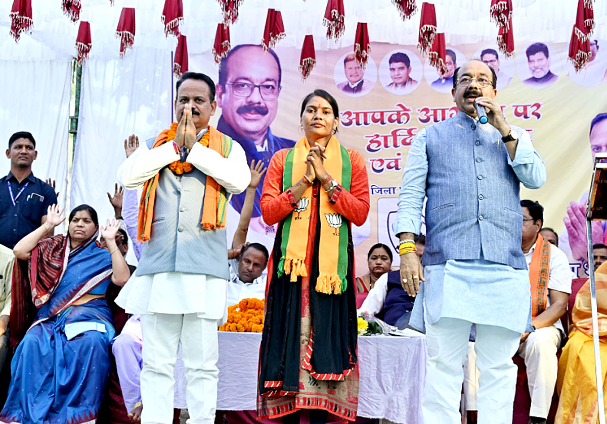 उप मुख्यमंत्री अरुण साव ने ग्राम पंचायत केडार में कार्यकर्ता सम्मेलन को किया संबोधित