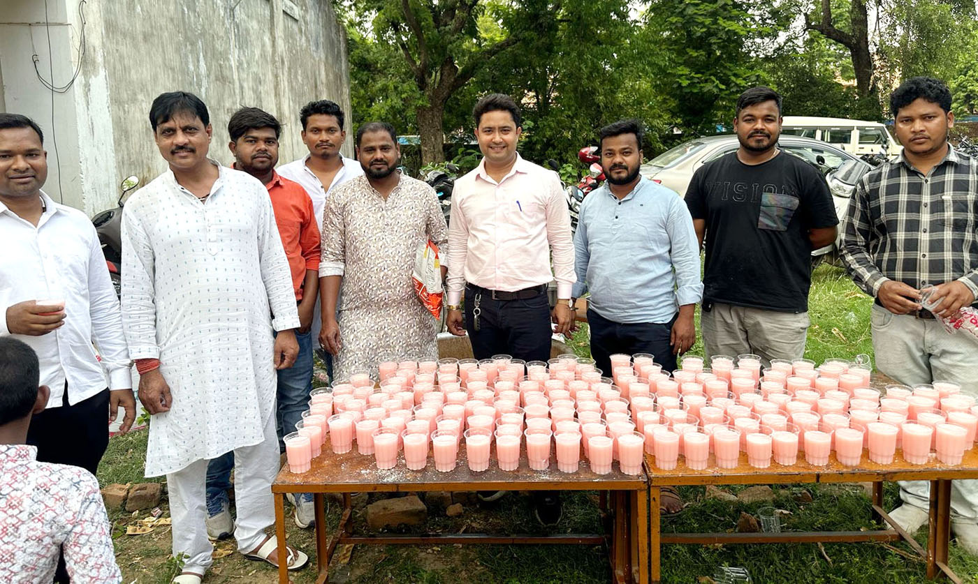 गुड फ्राइडे पर नपं अध्यक्ष-उपाध्यक्ष ने मसीह समाज के लोगों को किया शरबत वितरण गुड फ्राइडे पर नपं अध्यक्ष-उपाध्यक्ष ने मसीह समाज के लोगों को किया शरबत वितरण