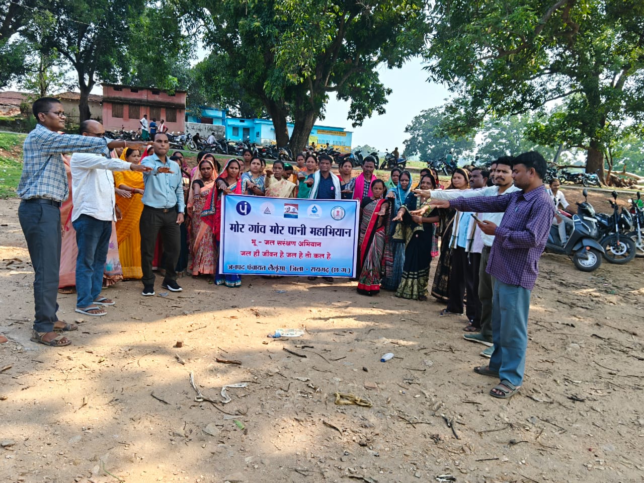 रायगढ़ जिले के लैलूंगा में ‘मोर गांव, मोर पानी’ अभियान से 75 ग्राम पंचायतों के प्रतिनिधियों को ‘जल संरक्षण’ के लिए कर रहे जागरूक