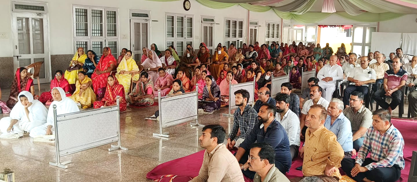 गंभीरता ही धर्म का आधार है, क्षुद्रता केवल विनाश लाती है : प्रियदर्शी विजय जी महाराज गंभीरता ही धर्म का आधार है, क्षुद्रता केवल विनाश लाती है : प्रियदर्शी विजय जी महाराज