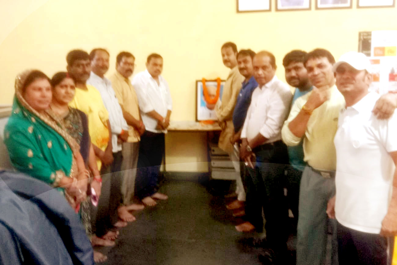 जनसंघ के संस्थापक डॉ.श्यामा प्रसाद मुखर्जी की जयंती पर ‘सियान सदन’ में दी गई पुष्पांजिल जनसंघ के संस्थापक डॉ.श्यामा प्रसाद मुखर्जी की जयंती पर ‘सियान सदन’ में दी गई पुष्पांजिल