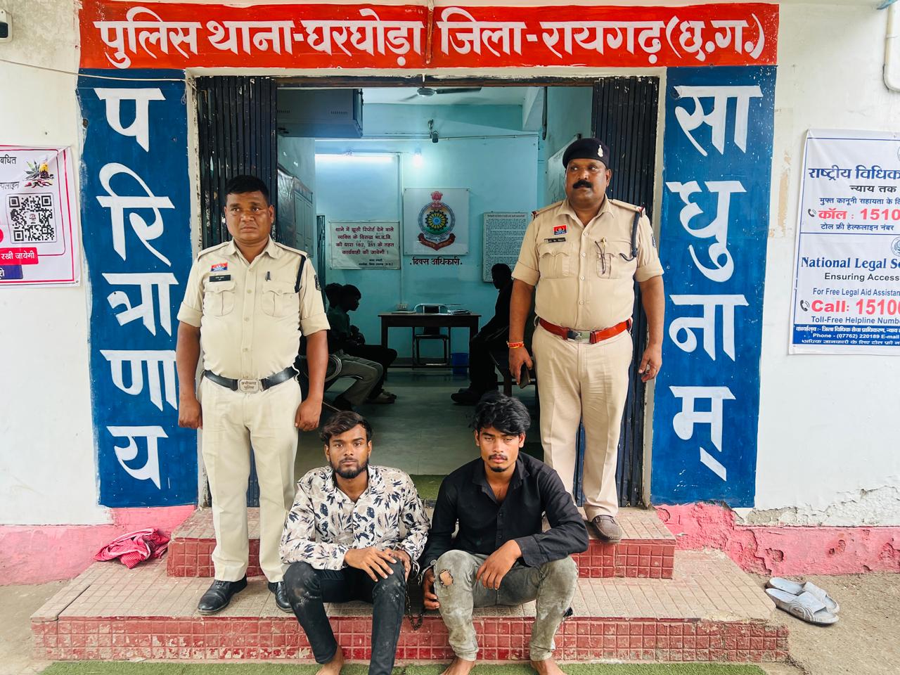 मनचलों युवकों को किशोरी से सड़क पर छेड़छाड़ करना पड़ा भारी