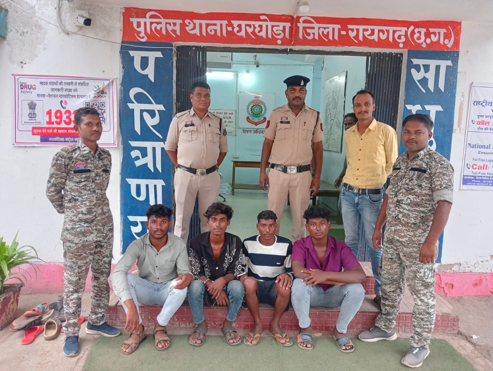 छोटे गुमड़ा में दो चोरियों का खुलासा, घरघोड़ा पुलिस ने चार आरोपियों को किया गिरफ्तार, 8.60 लाख की संपत्ति बरामद छोटे गुमड़ा में दो चोरियों का खुलासा, घरघोड़ा पुलिस ने चार आरोपियों को किया गिरफ्तार, 8.60 लाख की संपत्ति बरामद