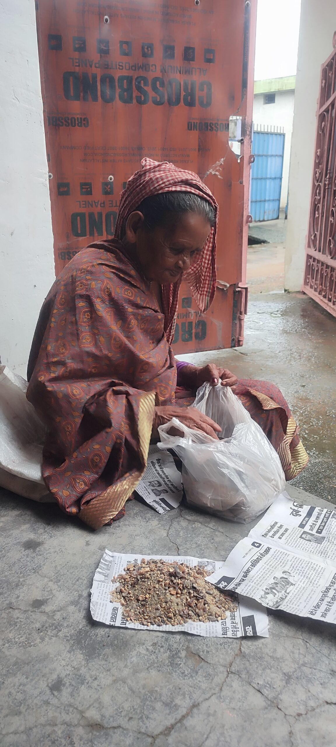 90 वर्षीया सावित्री राठिया: लैलूंगा की बुजुर्ग महिला अब भी “सरई धूप” बेचकर कर रही जीवन यापन 90 वर्षीया सावित्री राठिया: लैलूंगा की बुजुर्ग महिला अब भी “सरई धूप” बेचकर कर रही जीवन यापन