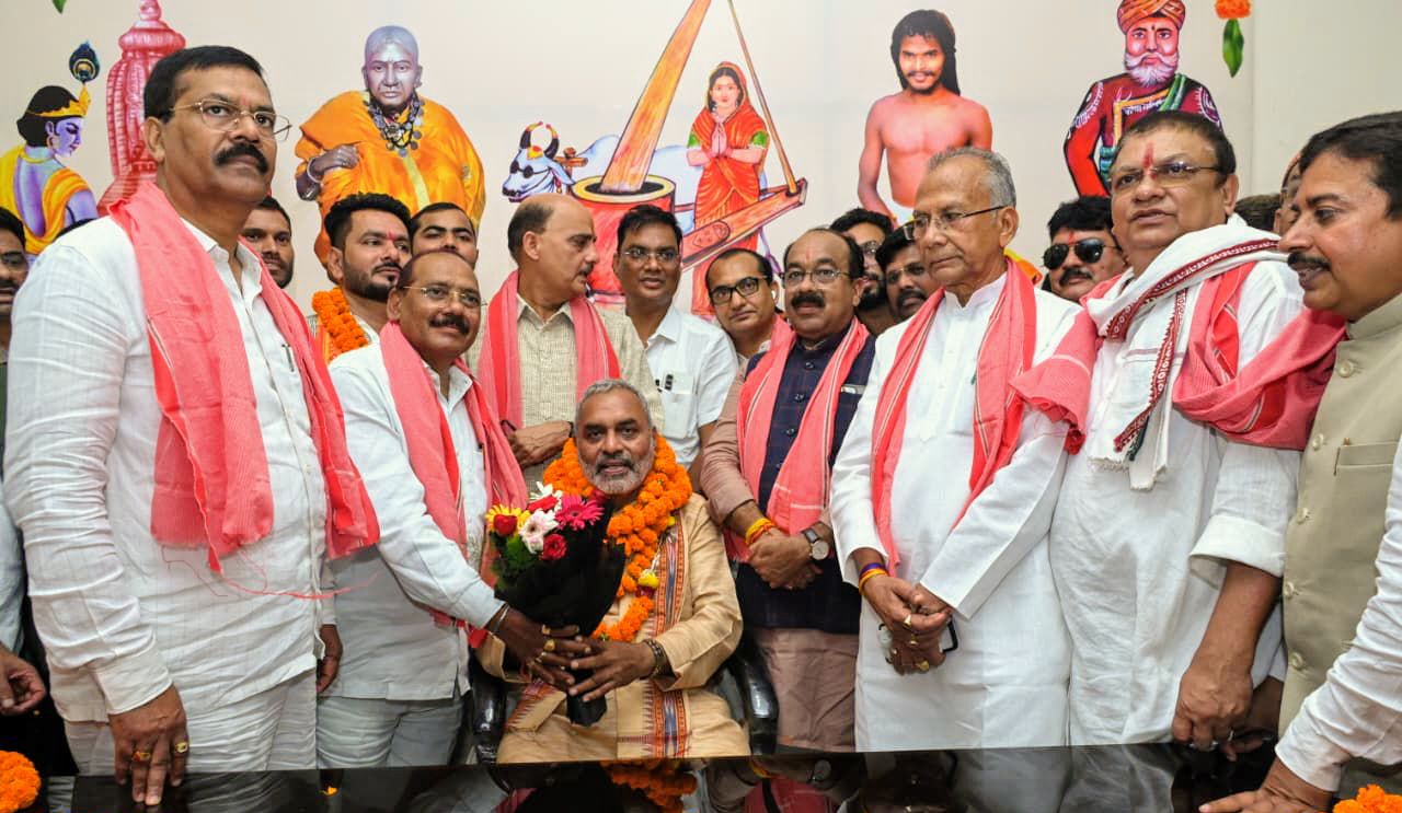 डॉ. नीरेन्द्र साहू बने छत्तीसगढ़ प्रदेश साहू संघ के अध्यक्ष, शपथ ग्रहण समारोह में शामिल हुए उपमुख्यमंत्री अरुण साव और पूर्व गृहमंत्री ताम्रध्वज साहू डॉ. नीरेन्द्र साहू बने छत्तीसगढ़ प्रदेश साहू संघ के अध्यक्ष, शपथ ग्रहण समारोह में शामिल हुए उपमुख्यमंत्री अरुण साव और पूर्व गृहमंत्री ताम्रध्वज साहू