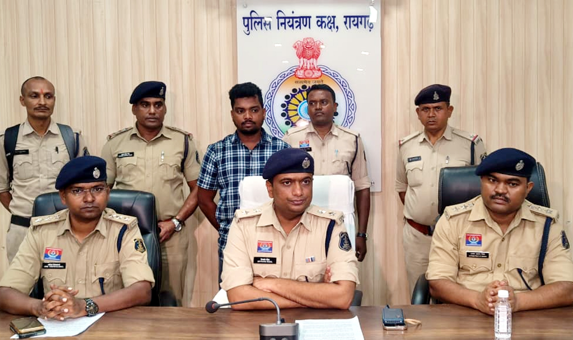 गांजा तस्करी पर घरघोड़ा पुलिस की बड़ी कार्रवाई, हुंडई कार से ढाई क्विंटल गांजा बरामद, एक आरोपी गिरफ्तार
