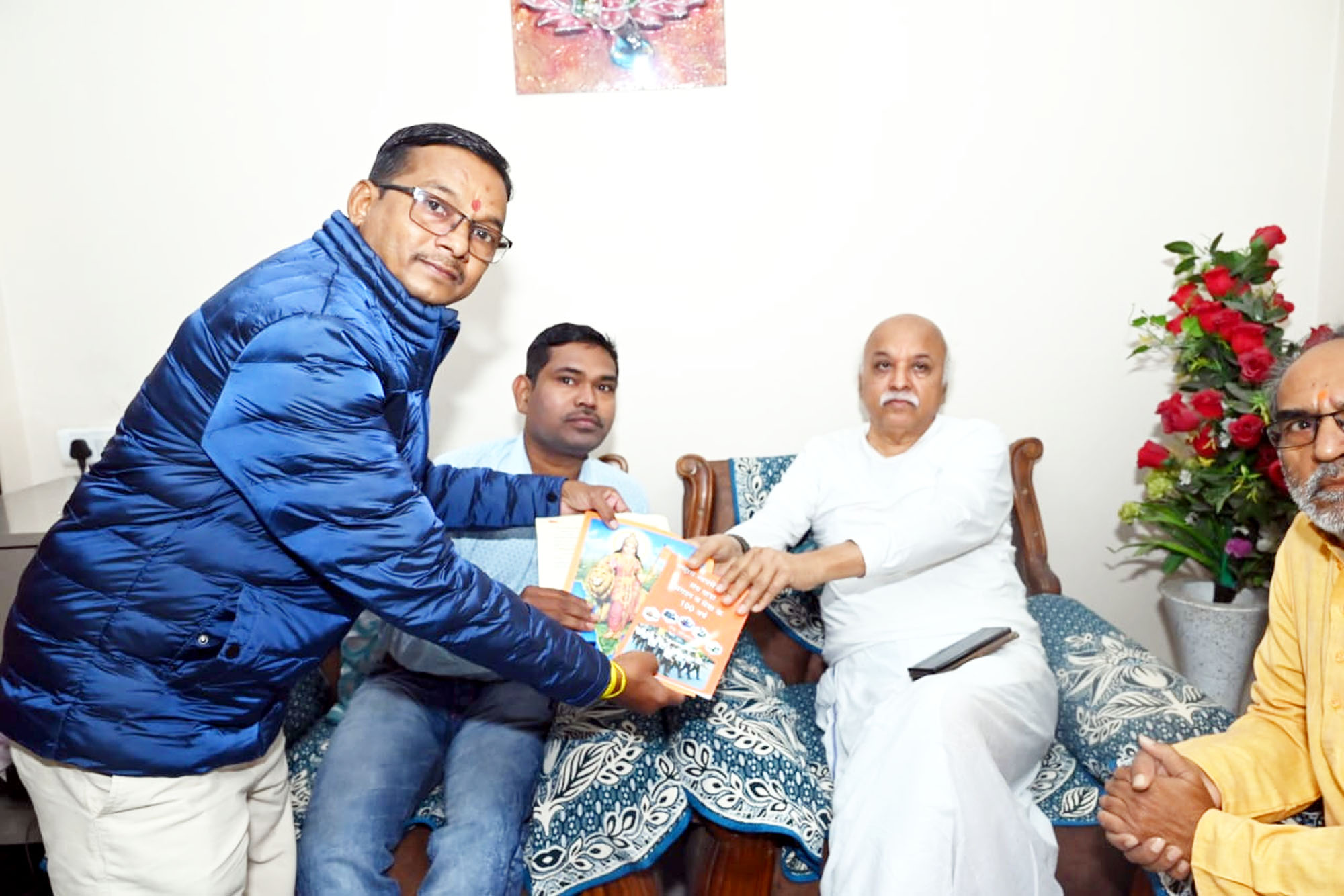 डॉ प्रवीण भाई तोगड़िया के बिलासपुर आगमन पर विभाग प्रचारक से चर्चा डॉ प्रवीण भाई तोगड़िया के बिलासपुर आगमन पर विभाग प्रचारक से चर्चा