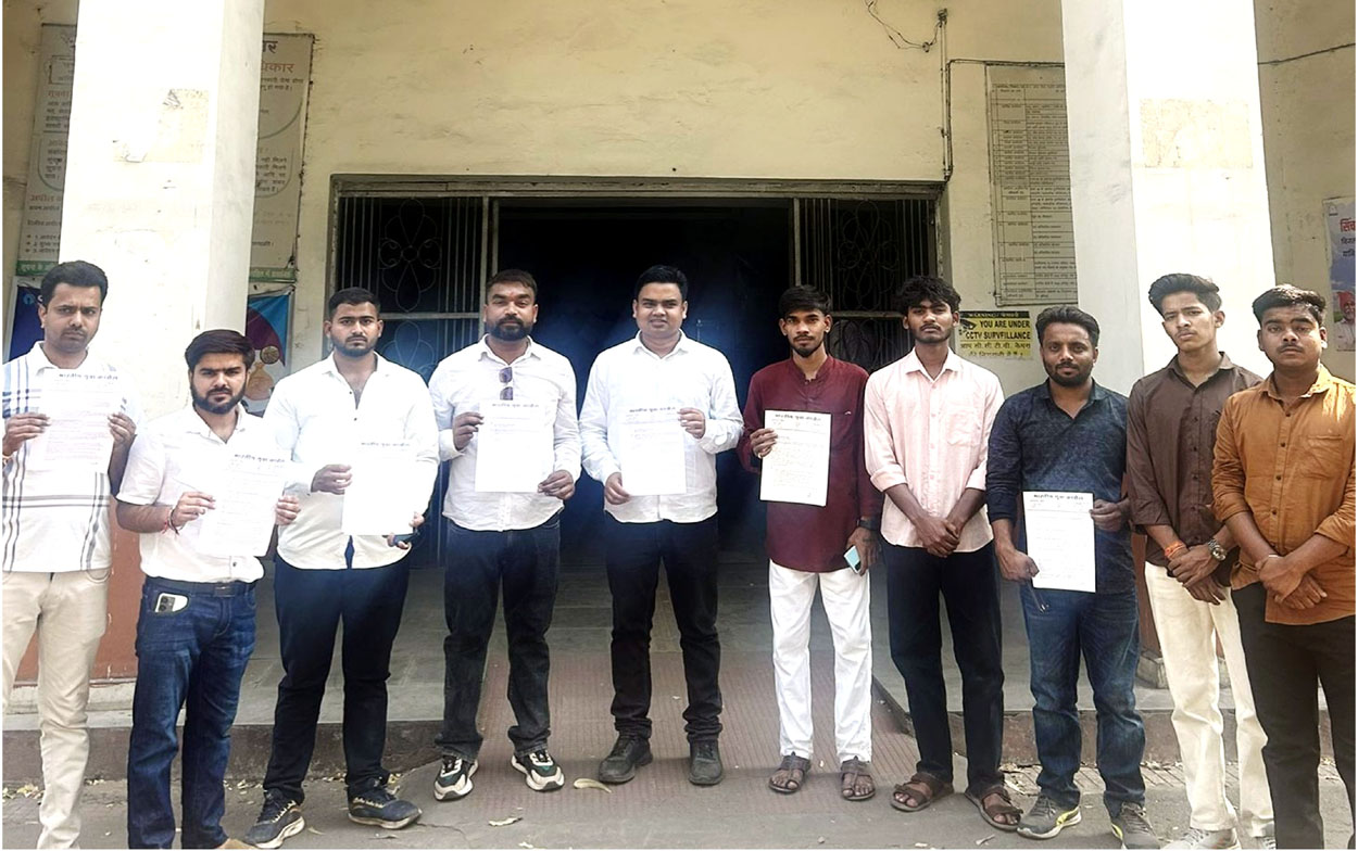 रायगढ़ में दो हाथी शावकों की मौत पर युवा कांग्रेस का विरोध, कलेक्टर को सौंपा ज्ञापन; दो आरोपी गिरफ्तार रायगढ़ में दो हाथी शावकों की मौत पर युवा कांग्रेस का विरोध, कलेक्टर को सौंपा ज्ञापन; दो आरोपी गिरफ्तार
