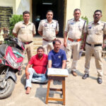 फर्जी पुलिस बनकर सोने की माला झपटने वाले दो आरोपी गिरफ्तार, चक्रधरनगर पुलिस की त्वरित कार्रवाई