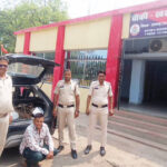 अवैध स्क्रैप परिवहन पर पुलिस की कार्रवाई, मारुति फ्रोंक्स कार सहित आरोपी गिरफ्तार