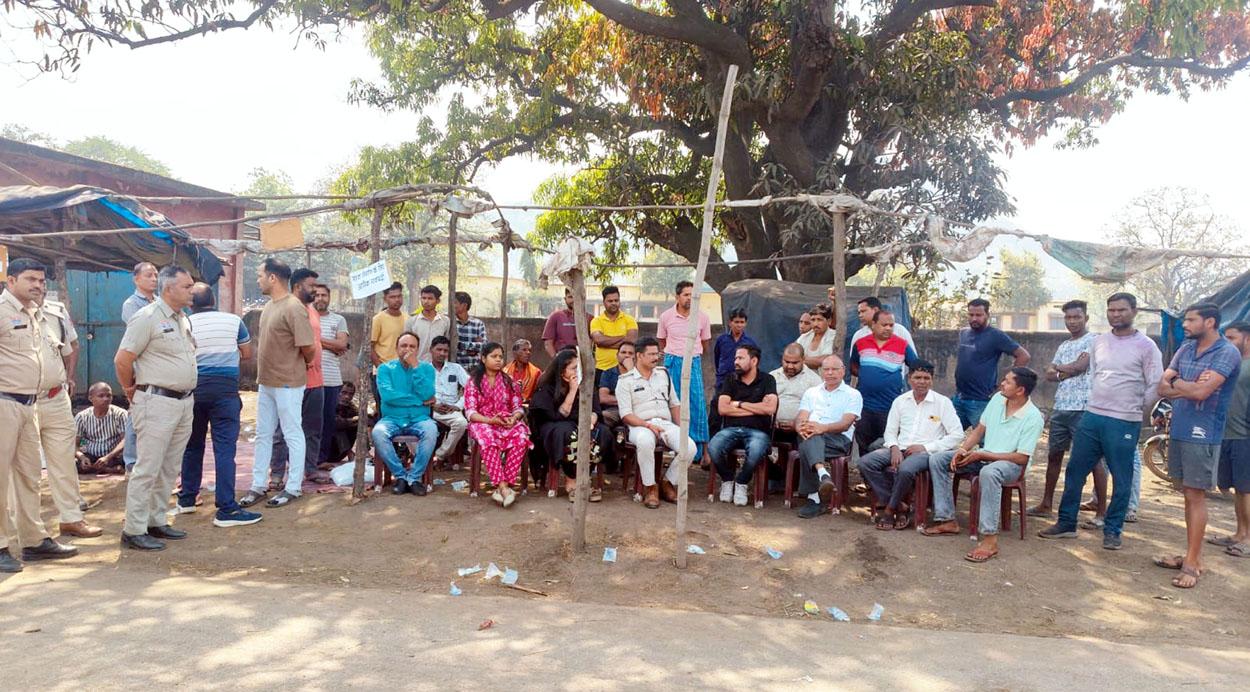 बिना अनुमति चक्काजाम करने पर रायगढ़ पुलिस सख्त, 3 नामजद सहित 15 लोगों पर केस दर्ज बिना अनुमति चक्काजाम करने पर रायगढ़ पुलिस सख्त, 3 नामजद सहित 15 लोगों पर केस दर्ज