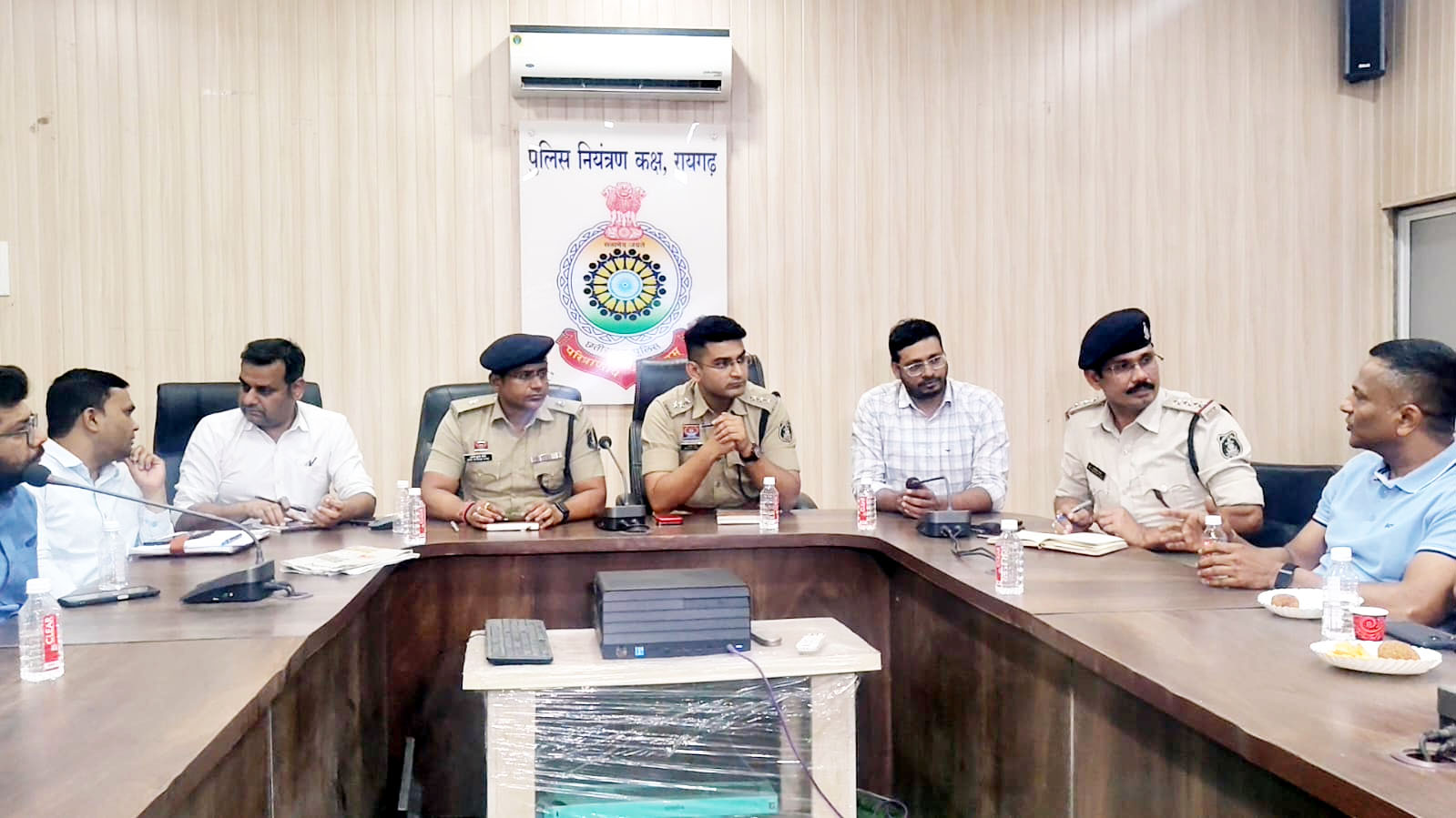 रायगढ़ पुलिस का “ऑपरेशन प्रहार”: अवैध कबाड़ और टैक्स चोरी पर नकेल, एसएसपी शशि मोहन सिंह के निर्देश पर उद्योगपतियों की अहम बैठक