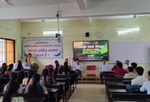 कारगिल विजय दिवस पर बस्तर के उद्यानिकी महाविद्यालयों में गूंजा देशभक्ति का स्वरअमर शहीदों को दी गई भावभीनी श्रद्धांजलि कारगिल विजय दिवस पर बस्तर के उद्यानिकी महाविद्यालयों में गूंजा देशभक्ति का स्वरअमर शहीदों को दी गई भावभीनी श्रद्धांजलि