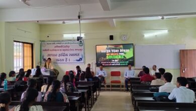 कारगिल विजय दिवस पर बस्तर के उद्यानिकी महाविद्यालयों में गूंजा देशभक्ति का स्वरअमर शहीदों को दी गई भावभीनी श्रद्धांजलि कारगिल विजय दिवस पर बस्तर के उद्यानिकी महाविद्यालयों में गूंजा देशभक्ति का स्वरअमर शहीदों को दी गई भावभीनी श्रद्धांजलि