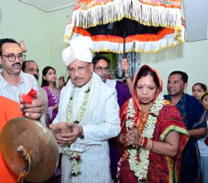 रायपुर : मुख्यमंत्री श्री विष्णुदेव साय ने दोकड़ा की ऐतिहासिक रथयात्रा में निभाई गजपति महाराजा की परंपरा : भगवान श्री जगन्नाथ का रथ खींचकर प्रदेशवासियों के सुख, समृद्धि और खुशहाली की कामना की