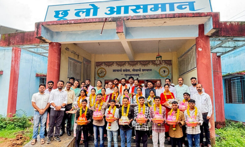 छू लो आसमान के 52 विद्यार्थियों ने नीट-यूजी 2026 में की सफलता हासिल छू लो आसमान के 52 विद्यार्थियों ने नीट-यूजी 2026 में की सफलता हासिल