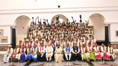 रायपुर : राष्ट्रपति भवन के विशेष अतिथि बने बस्तर के मांझी-चालकी : बस्तर पंडुम-2026 के विजेताओं और जनजातीय प्रतिनिधियों का हुआ विशेष सम्मान रायपुर : राष्ट्रपति भवन के विशेष अतिथि बने बस्तर के मांझी-चालकी : बस्तर पंडुम-2026 के विजेताओं और जनजातीय प्रतिनिधियों का हुआ विशेष सम्मान