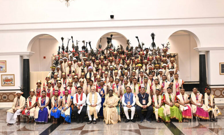 रायपुर : राष्ट्रपति भवन के विशेष अतिथि बने बस्तर के मांझी-चालकी : बस्तर पंडुम-2026 के विजेताओं और जनजातीय प्रतिनिधियों का हुआ विशेष सम्मान