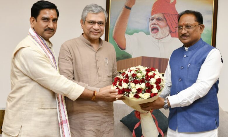छत्तीसगढ़ में बस्तर से सरगुजा तक रेल संपर्क मजबूत करने की दिशा में बड़ा कदम छत्तीसगढ़ में बस्तर से सरगुजा तक रेल संपर्क मजबूत करने की दिशा में बड़ा कदम